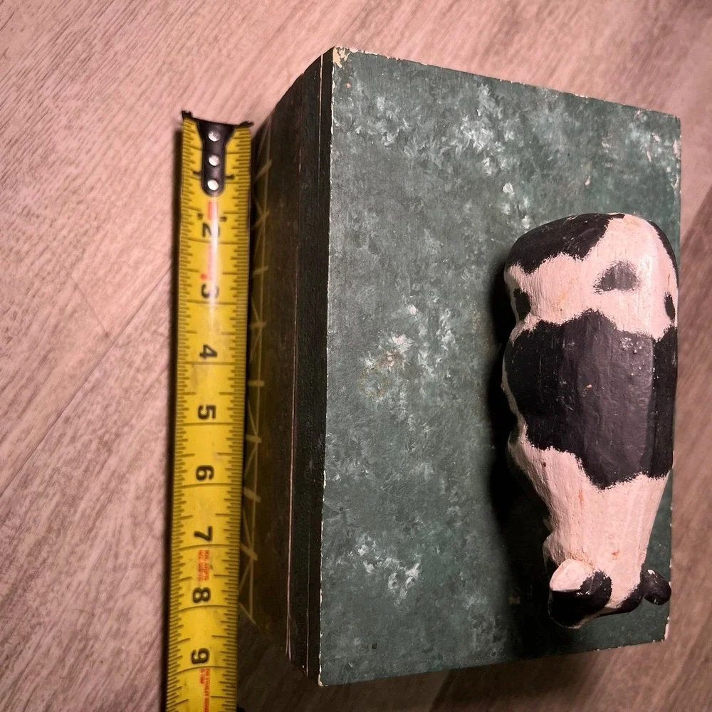 Wooden‎ cow box